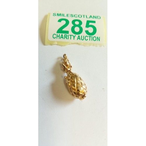 285 - Fully hallmarked 14k gold pineapple hinged charm weighs 6.3g approx