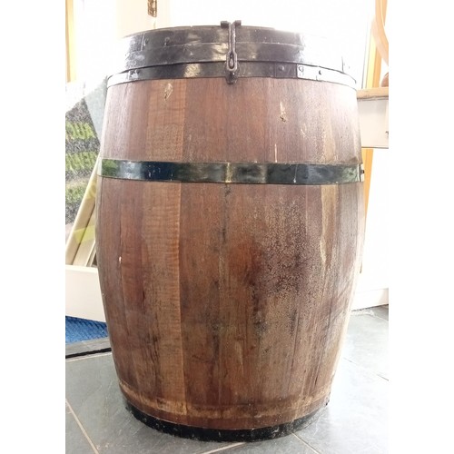 1 - Lidded whisky barrel