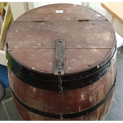 1 - Lidded whisky barrel