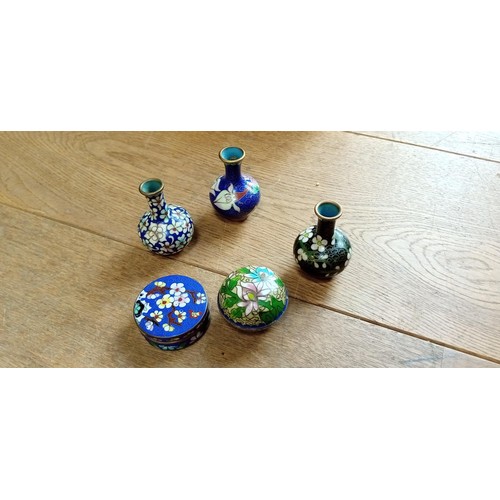 60 - Cloisonné ware 3 miniature vases and 2 pill boxes