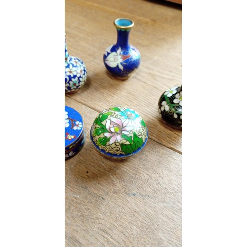 60 - Cloisonné ware 3 miniature vases and 2 pill boxes