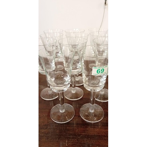 69 - Decanters & glasses