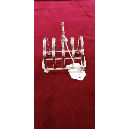 128 - Dainty EPNS toast rack