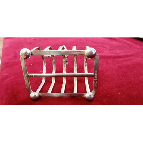 128 - Dainty EPNS toast rack