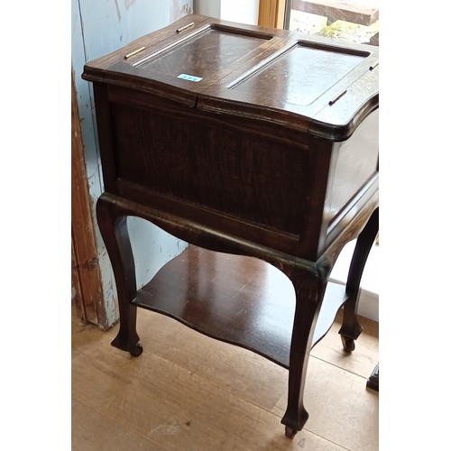 273 - Vintage sewing table