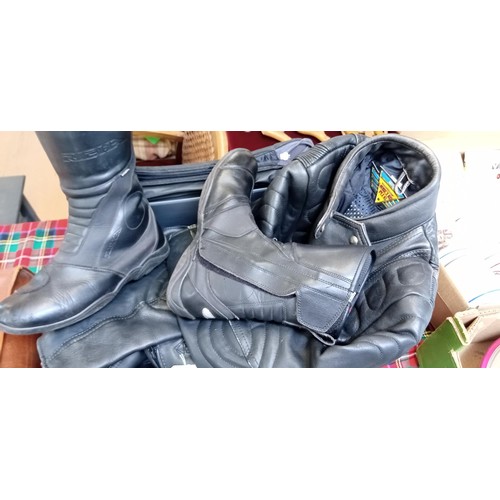 402 - Mercury Plus small motorcycle leather jacket plus Richa motorcycle boots size 9