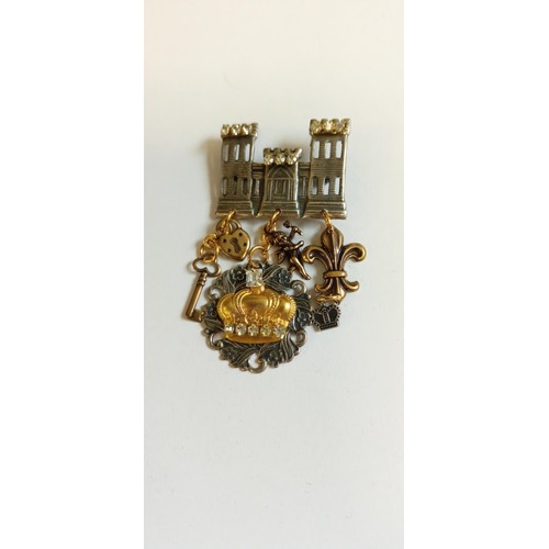 3 - Unusual vintage brooch