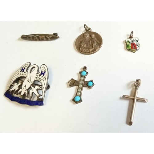 7 - Selection of silver or hallmarked vintage pendants & brooches