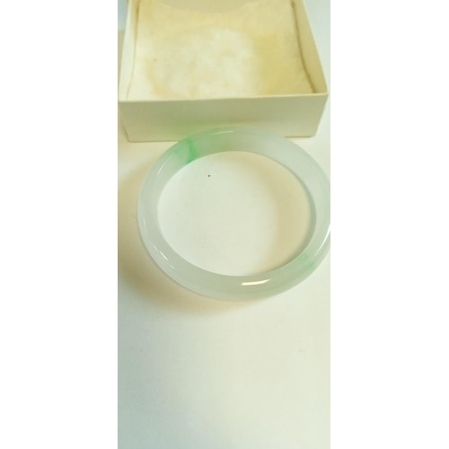 40 - Vintage believed jade bangle