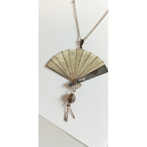 55 - Folding fan pendant necklace