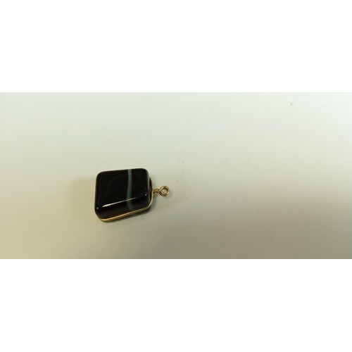 64 - 9ct gold and Black gemstone charm total weight 4.2g