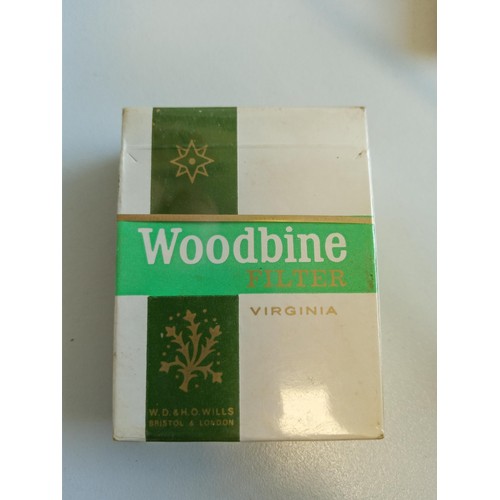 82 - Sealed Woodbine filter cigarettes