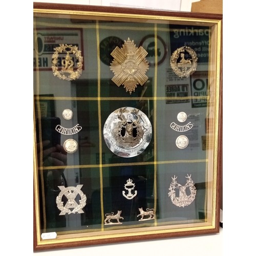 91 - Vintage Gordon Highlander Bydand badges and plaid badges in a presentation case