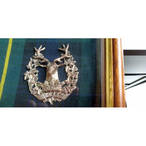 91 - Vintage Gordon Highlander Bydand badges and plaid badges in a presentation case