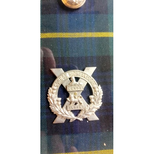 91 - Vintage Gordon Highlander Bydand badges and plaid badges in a presentation case