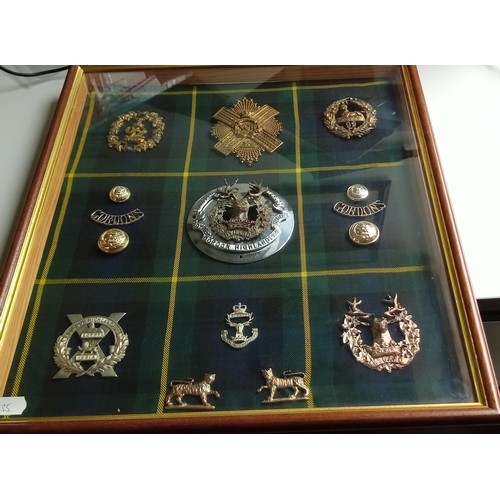 91 - Vintage Gordon Highlander Bydand badges and plaid badges in a presentation case