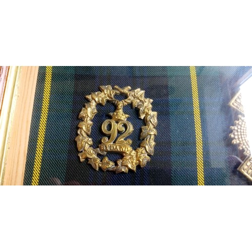 91 - Vintage Gordon Highlander Bydand badges and plaid badges in a presentation case