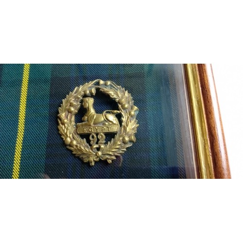 91 - Vintage Gordon Highlander Bydand badges and plaid badges in a presentation case