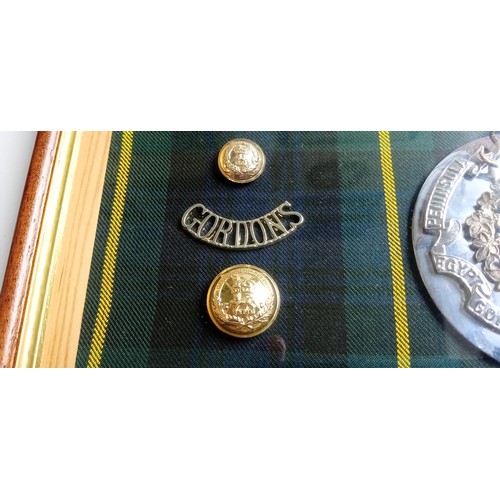 91 - Vintage Gordon Highlander Bydand badges and plaid badges in a presentation case