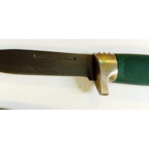 18 - Vintage Marttiini Finland medium knife with signature engraved blade with rubberised green/ blue han... 