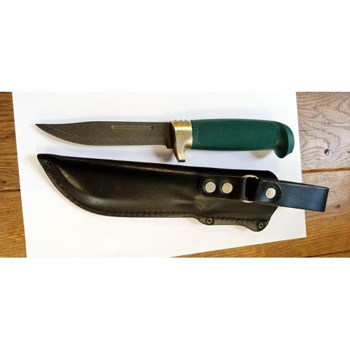 18 - Vintage Marttiini Finland medium knife with signature engraved blade with rubberised green/ blue han... 