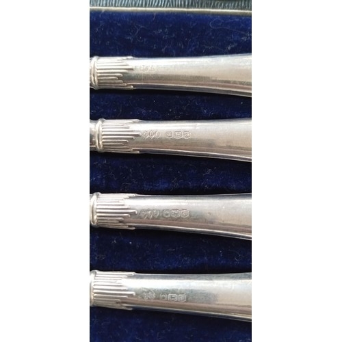 105 - Box set 6 sterling silver handled hallmarked CHB butter knives Sheffield 1918