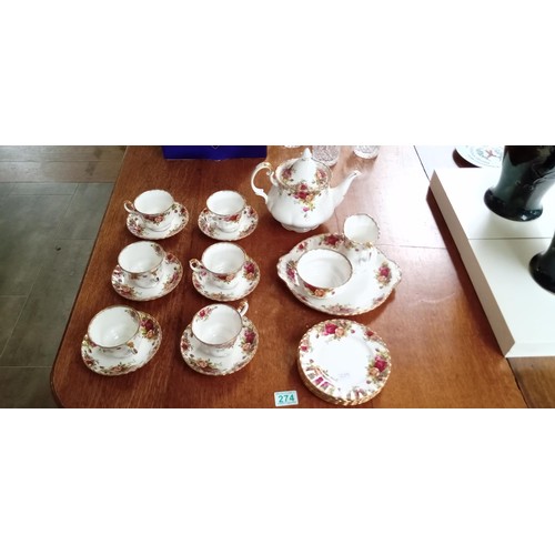 274 - Royal Albert Old Country Roses 22-piece tea set