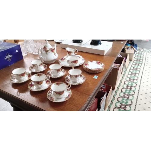 274 - Royal Albert Old Country Roses 22-piece tea set