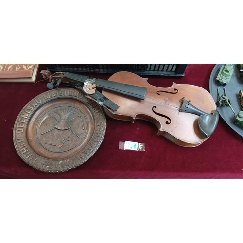 334 - Vintage violin & wooden bread plate