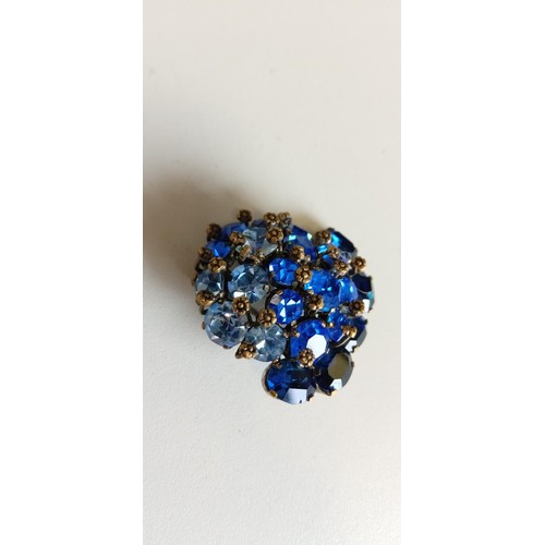 62 - Vintage brooch with lovely blue stones