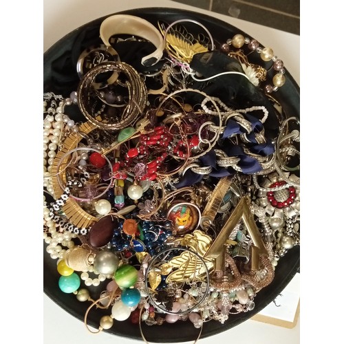 87 - Selection of costume fashion jewellery