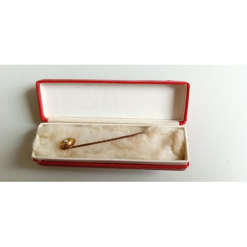 94 - Vintage 9ct pin brooch in original box