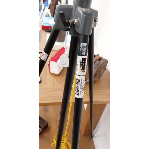 27 - Swing leg tripod 110V light