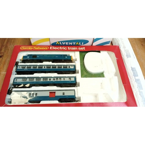 350 - Selection of Hornby railway carriages, track & transformers