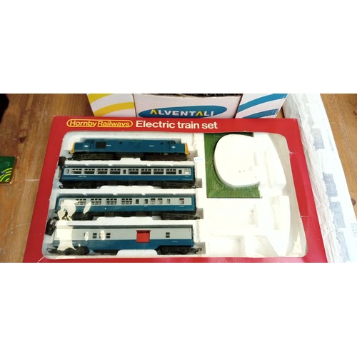 350 - Selection of Hornby railway carriages, track & transformers