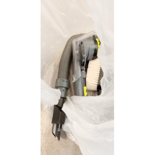 369 - Vax carpet cleaner with attachments