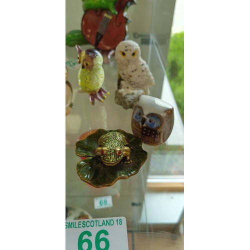 66 - Collection of miniature owls, frog & Buddha