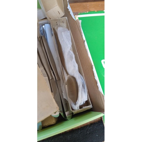 300 - Selection of quality cutlery