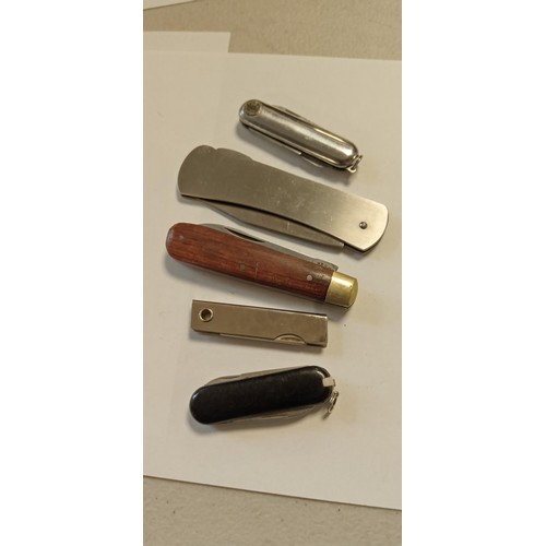 31 - 5 collectable pen knives