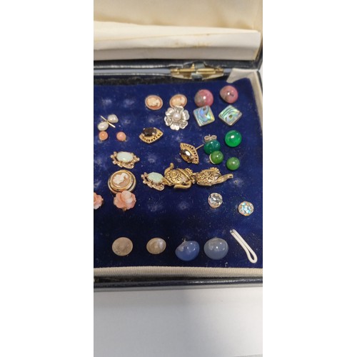 39 - Earring jewellery box with a selection of earrings