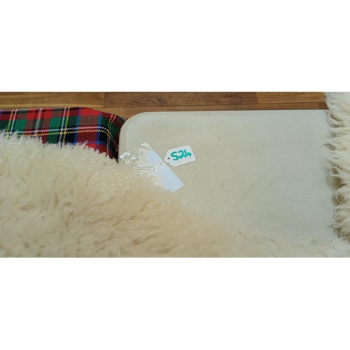 524 - Small sheepskin rug measures 1m long approx