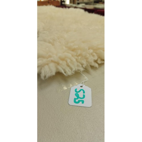 525 - Genuine sheepskin rug measures 1m long approx.