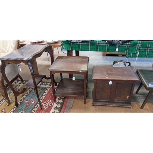 533 - 2 side tables plus a kist/ box