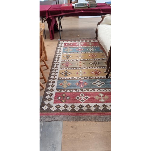 536 - Modern Kilim rug measures 245cm x 170cm approx.