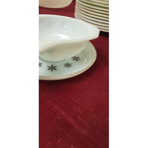 541 - Pyrex tableware Snowflake Gaiety dinner set pieces