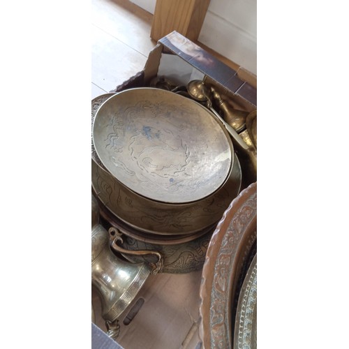 31 - Good selection of brass to include trays, vases and more