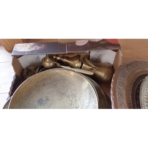 31 - Good selection of brass to include trays, vases and more