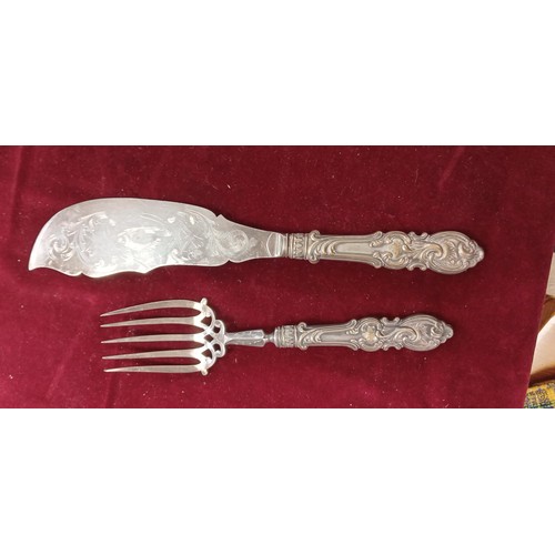 86 - White metal fish serving set recovered from France