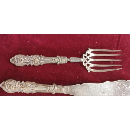 86 - White metal fish serving set recovered from France