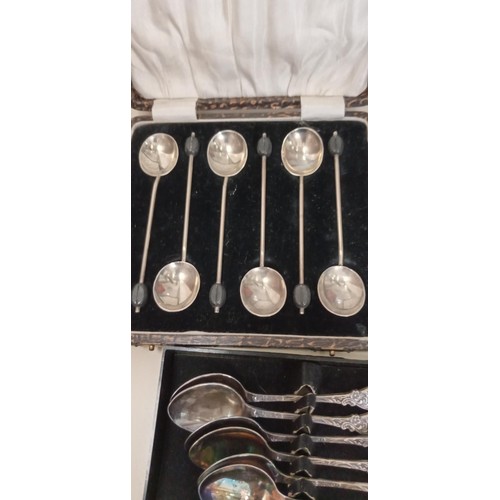 89 - Selection of cutlery sets to include tea spoons and butter knives